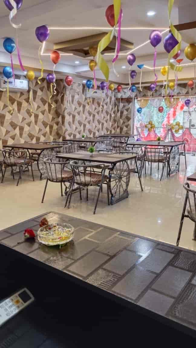 Crunchy Bites dining space